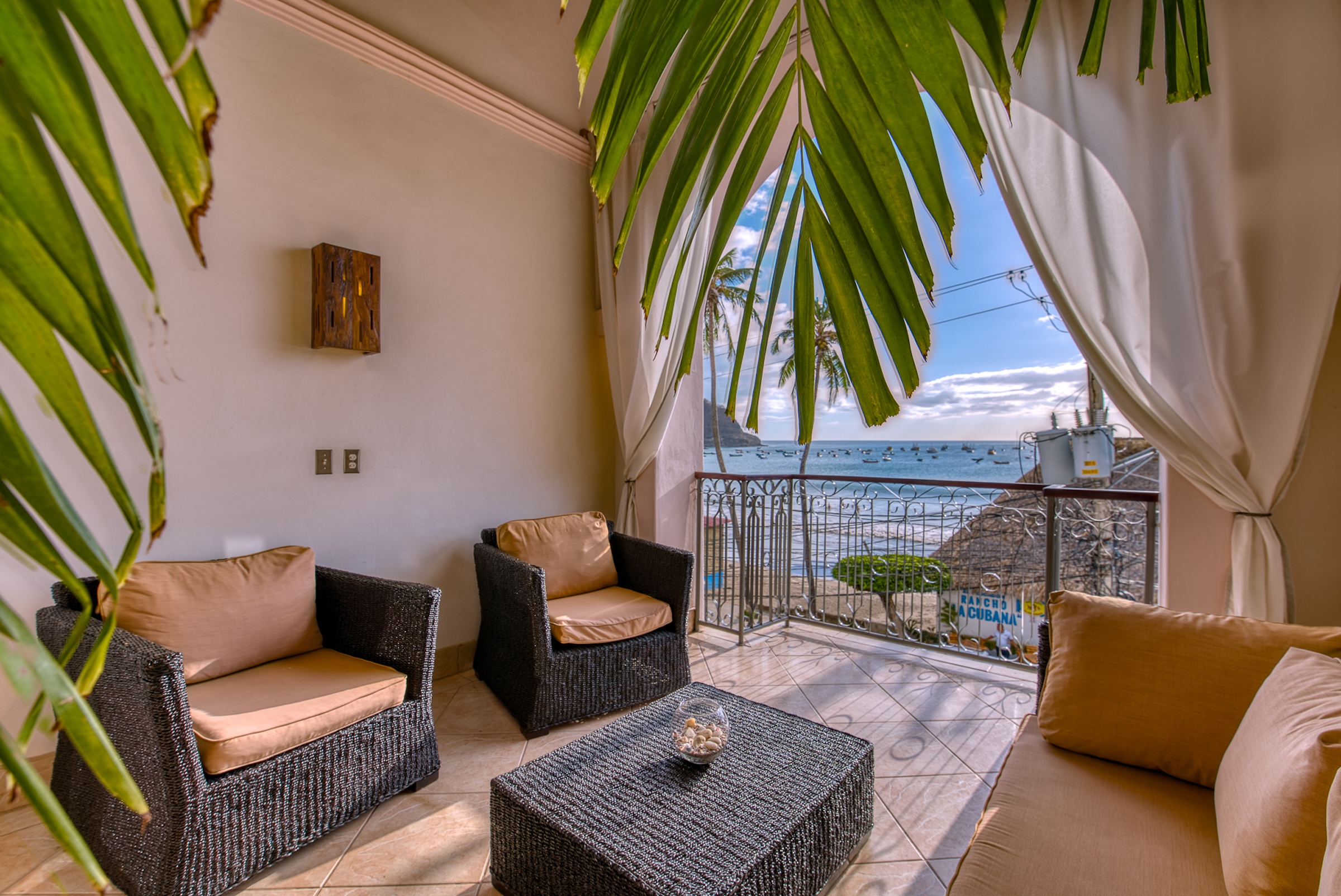 Beachfront-Hotel-Alcazar-3rd-Floor-Balcony