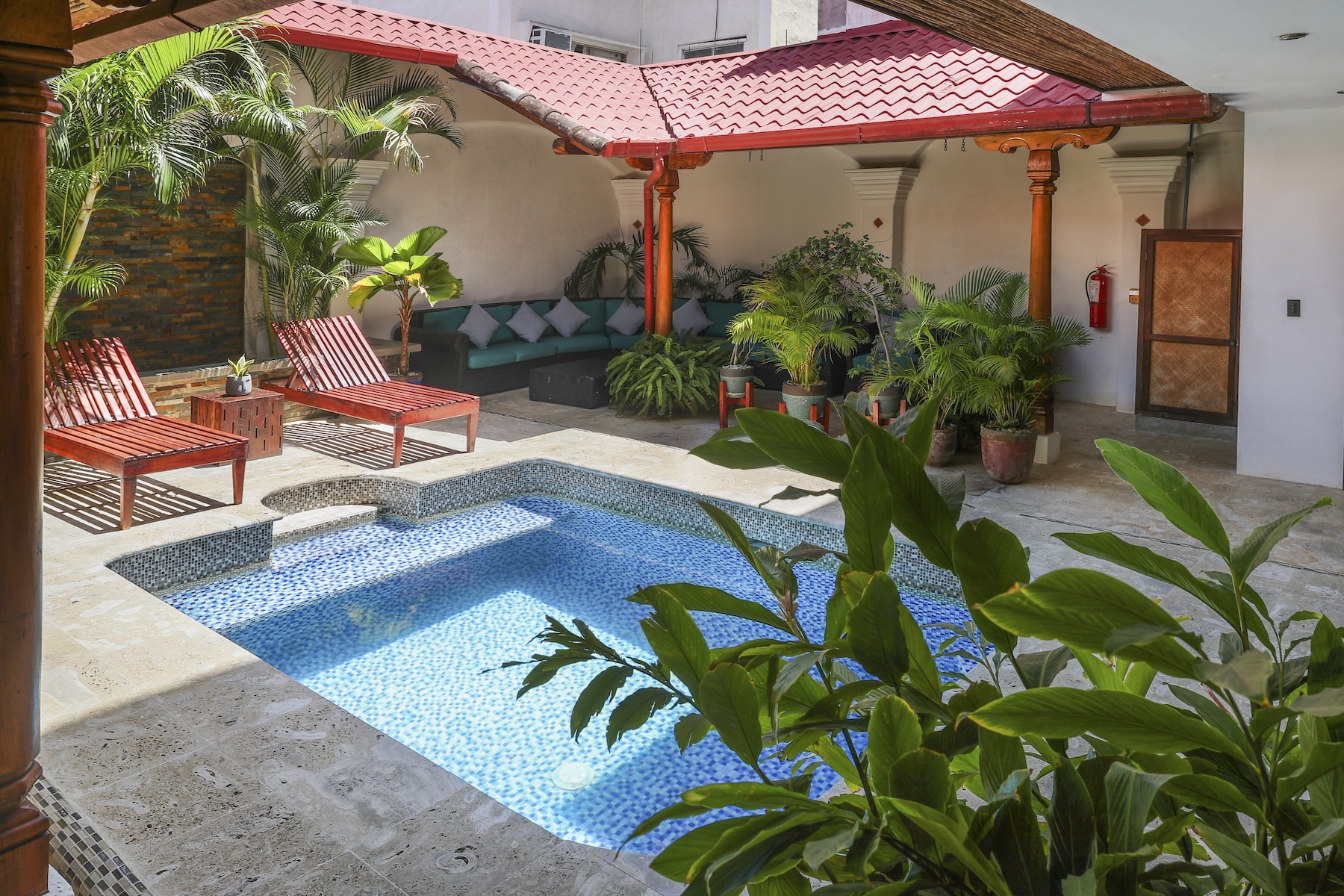 Hotel_ALCAZAR_Pool_Area_Angle_1_CC